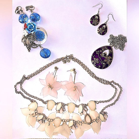 Jewelry - ❤️ Jewelry Lot 3 Matching Sets Necklace Earring Brooch